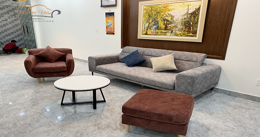Tại sao giá bán sofa showroom lớn thường cao hơn showroom nhỏ hơn